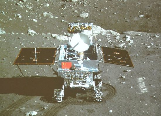 五星紅旗閃耀月球嫦娥三號(hào)圓滿成功